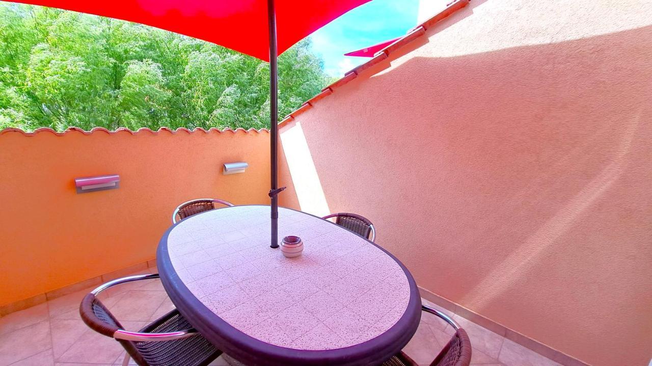 Apartments Kay Baška Екстериор снимка